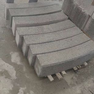 宝鸡芝麻白弧形路牙石