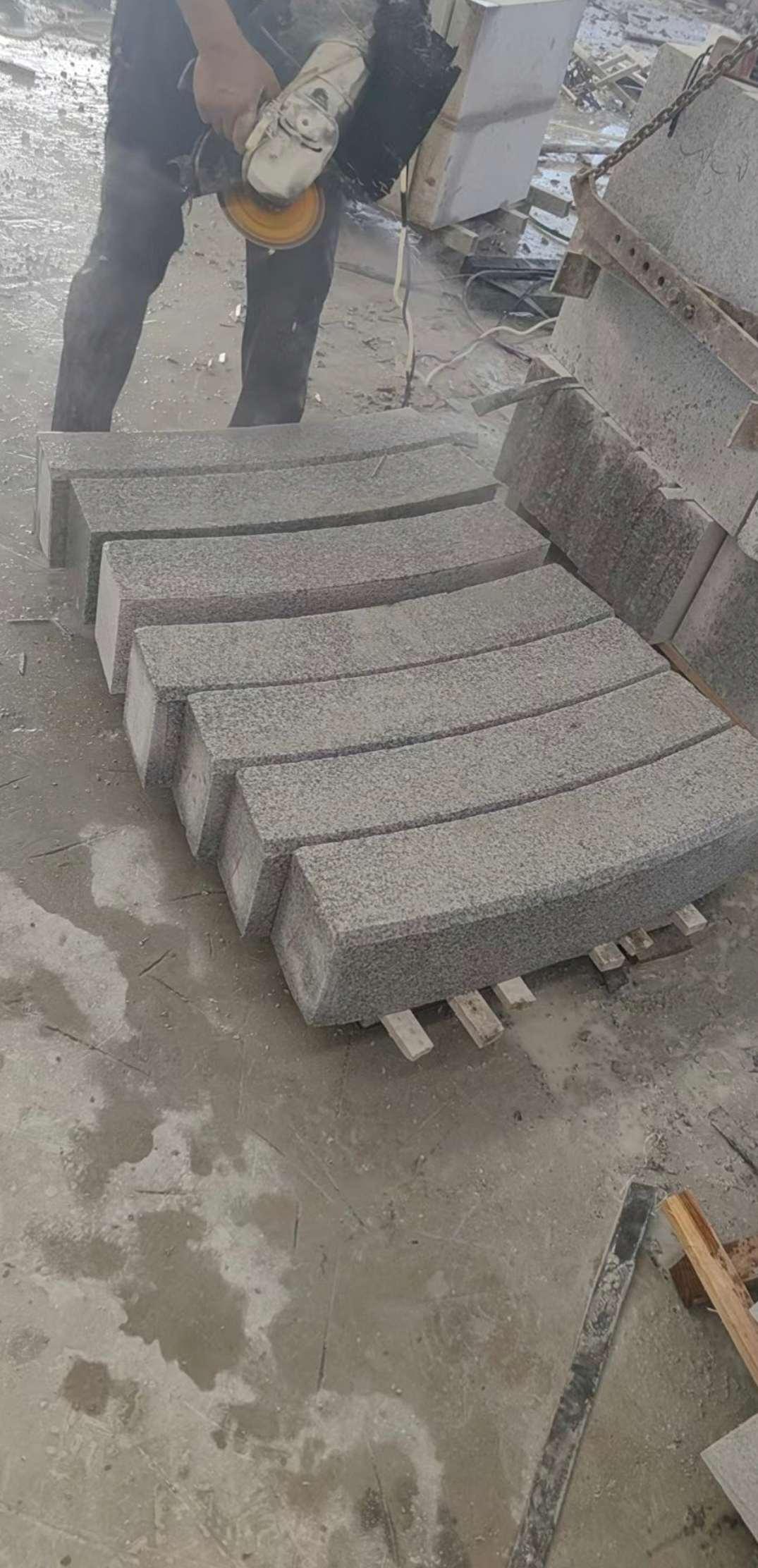 宝鸡芝麻白弧形路牙石